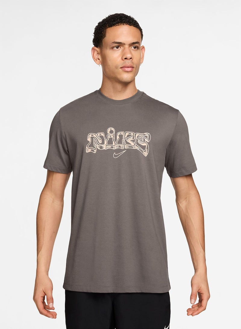 Nike Iykyk Fitness T-Shirt - Image 1